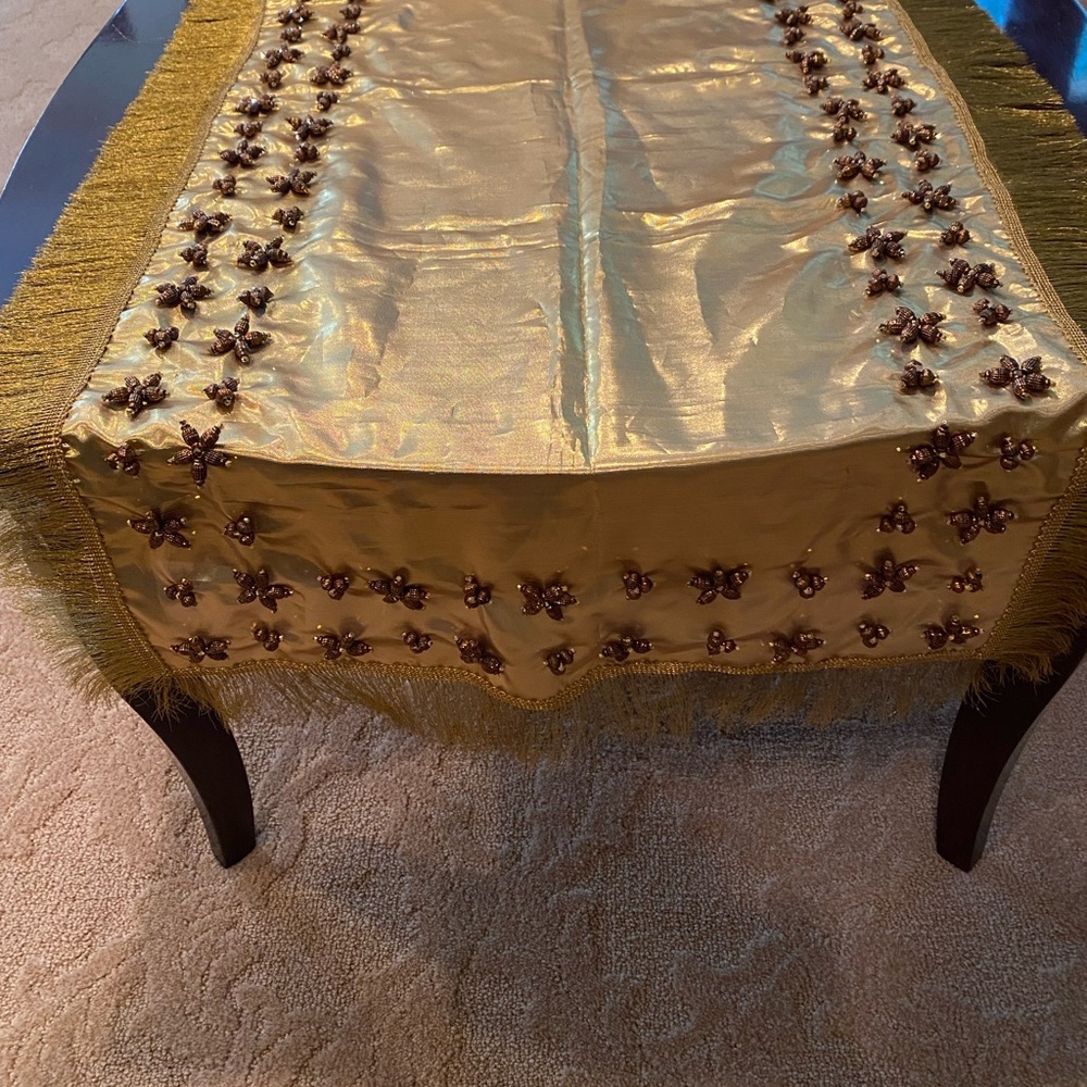 NEW Handmade beaded flower design table runner - Picture 5 of 5